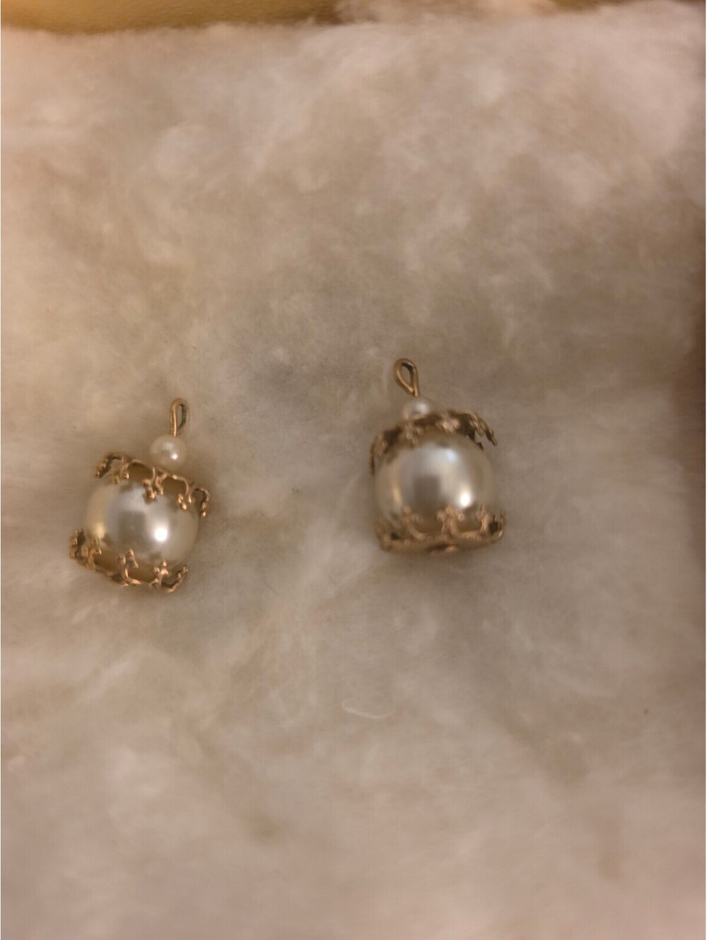 Elegant Pearl and Gold-Tone Drop Beads